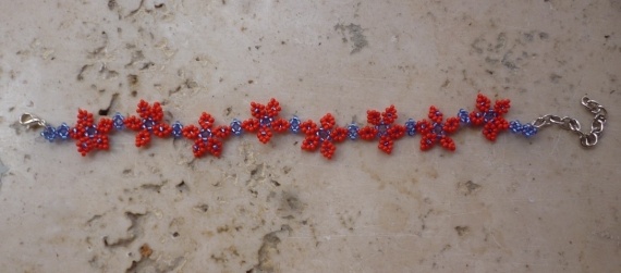 Альбом пользователя LanaGor: Браслет красно-голубые цветочки