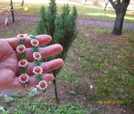 Альбом пользователя LanaGor: Два простых браслетика в красно-бело-зеленых тонах