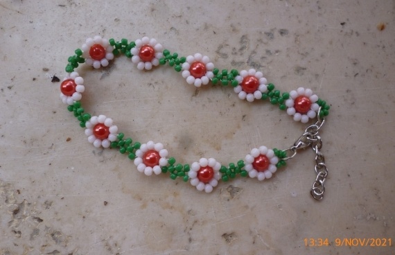 Альбом пользователя LanaGor: Два простых браслетика в красно-бело-зеленых тонах