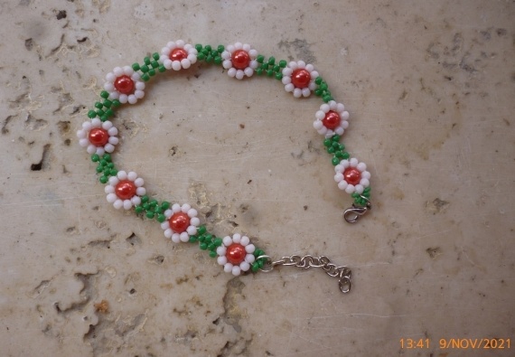 Альбом пользователя LanaGor: Два простых браслетика в красно-бело-зеленых тонах