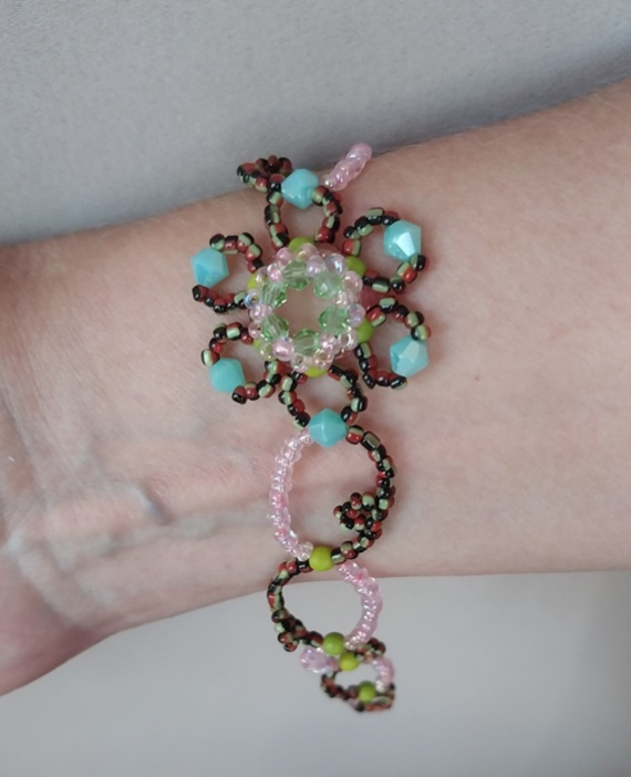 Альбом пользователя LanaGor: Браслет - Цветочек в кружавчиках