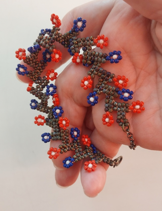 Альбом пользователя LanaGor: Браслетик цветочки на веточке (ндебеле)