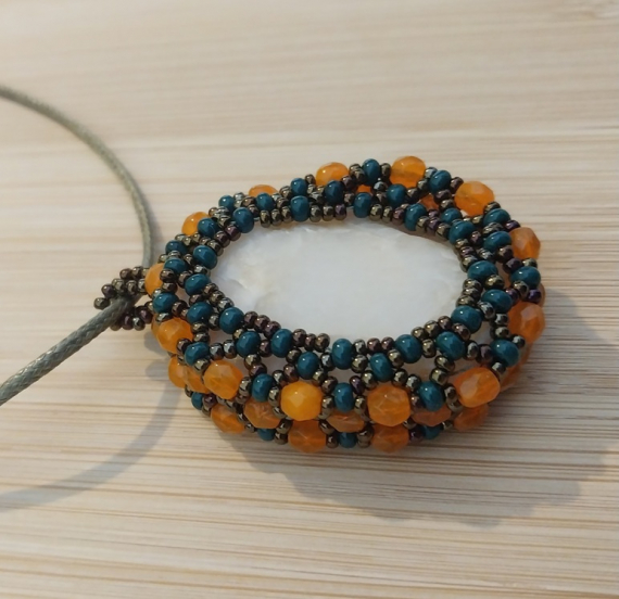 Альбом пользователя LanaGor: Кулон из белого камня