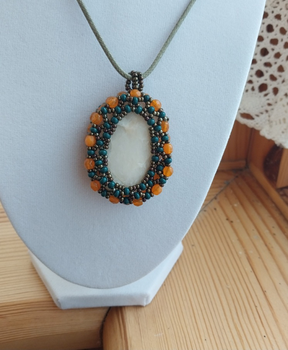 Альбом пользователя LanaGor: Кулон из белого камня