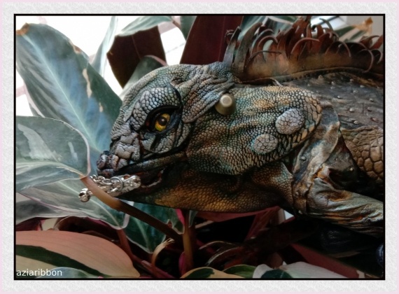 НЕбисерная лавка чудес: Лягушки, ящерица, игуана из кожи.
