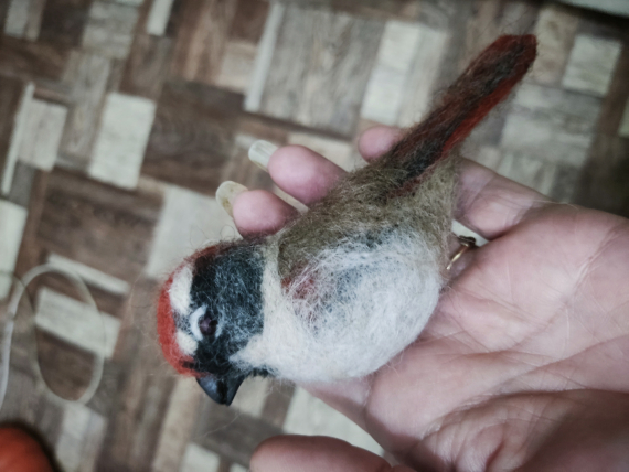 НЕбисерная лавка чудес: Продолжаю осваивать сухое валяние - ПТЫЦ!