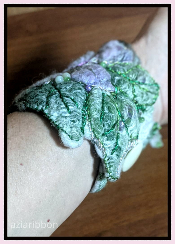 НЕбисерная лавка чудес: Браслет валяный