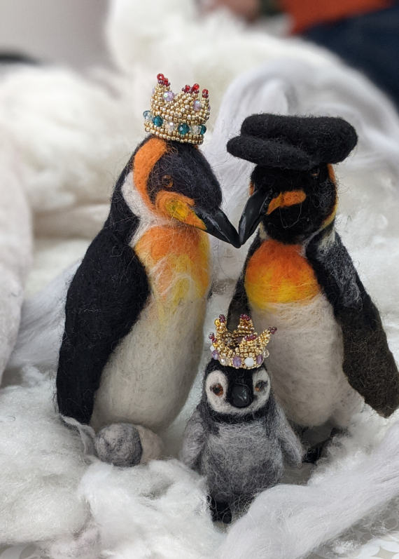 НЕбисерная лавка чудес: Новый валяный персонаж и воссоединение семьи Пингвинянов)