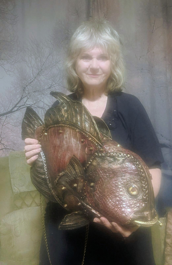 НЕбисерная лавка чудес: Кожаная сумка-рыба и с 8 марта)