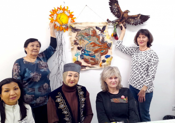 НЕбисерная лавка чудес: Как мы карту Восточно-Казахстанской области из шерсти валяли