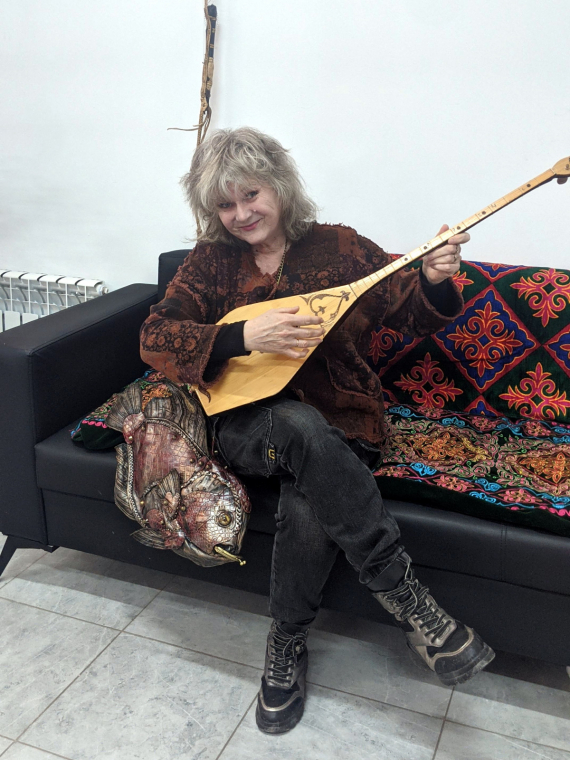 НЕбисерная лавка чудес: Ушки на макушки - продолжаю валять)