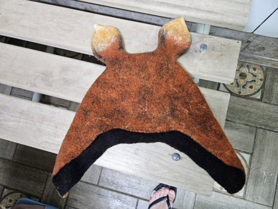 НЕбисерная лавка чудес: Ушки на макушки - продолжаю валять)