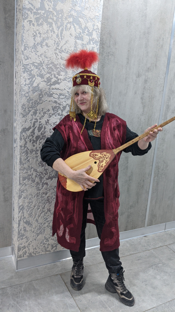 НЕбисерная лавка чудес: Ушки на макушки - продолжаю валять)