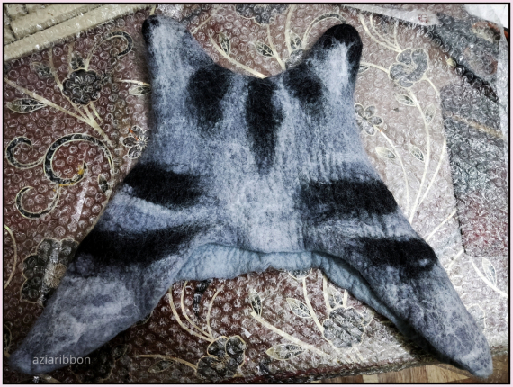 НЕбисерная лавка чудес: Ушки на макушки - продолжаю валять)