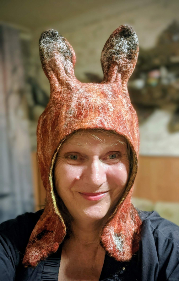 НЕбисерная лавка чудес: Ушки на макушки - продолжаю валять)