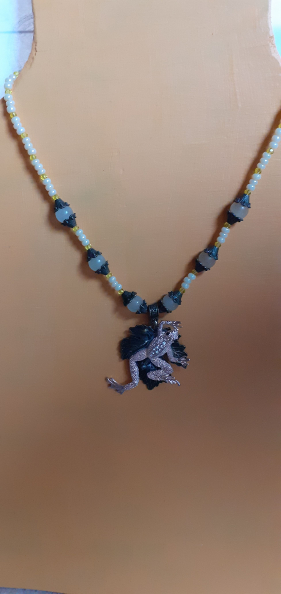 Альбом пользователя veranda48: Лягушка-хранительница семьи