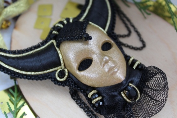 НЕбисерная лавка чудес: Альбом пользователя gala_brooch: Брошь Венецианская маска с цепочками
