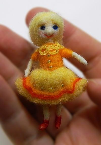 НЕбисерная лавка чудес: Семейка куколок из синели и помпонов