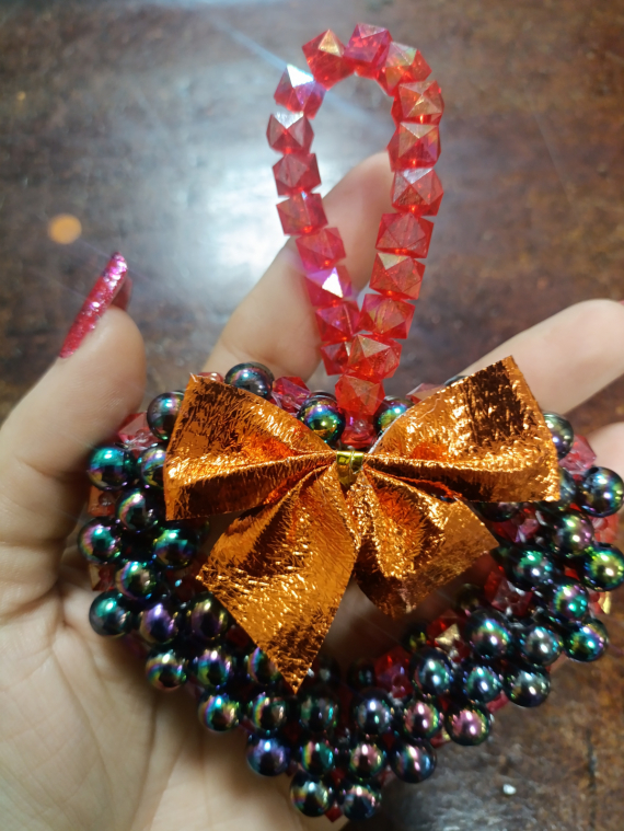 Альбом пользователя Shifer_dark: Праздник к нам приходит) сердечки из бусин