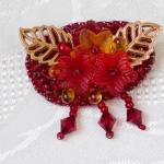 Красная брошь