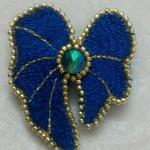 Миниатюрная брошь-бантик.