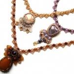 В кучке три штучки