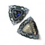 Парные брошки на воротник плюс колье