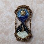 Брошь Песочные часы