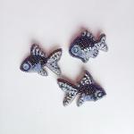 Брошки "Рыбы золотые", только серебрянные и в синем
