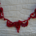 Колье "Красные завитки"