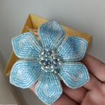 Брошь цветок