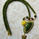 Кулон со змеевиком "Весенняя песенка"