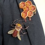 Пчела и соты