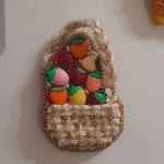 Магнитик на холодильник "Клубничная корзинка"