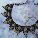 Колье-сетка Золотые лилии