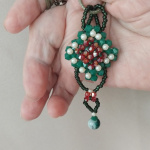 Зеленый кулон (по схеме из журнала ROCCA)