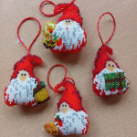 Новогодние Гномики по схемам Татьяны Акиндеевой