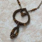 Кулон квадратным жгутом