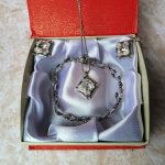 Комплект из свариков и стекляруса Льдинки