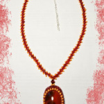 Красный кабошон