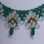 Зеленое колье со стеклярусом